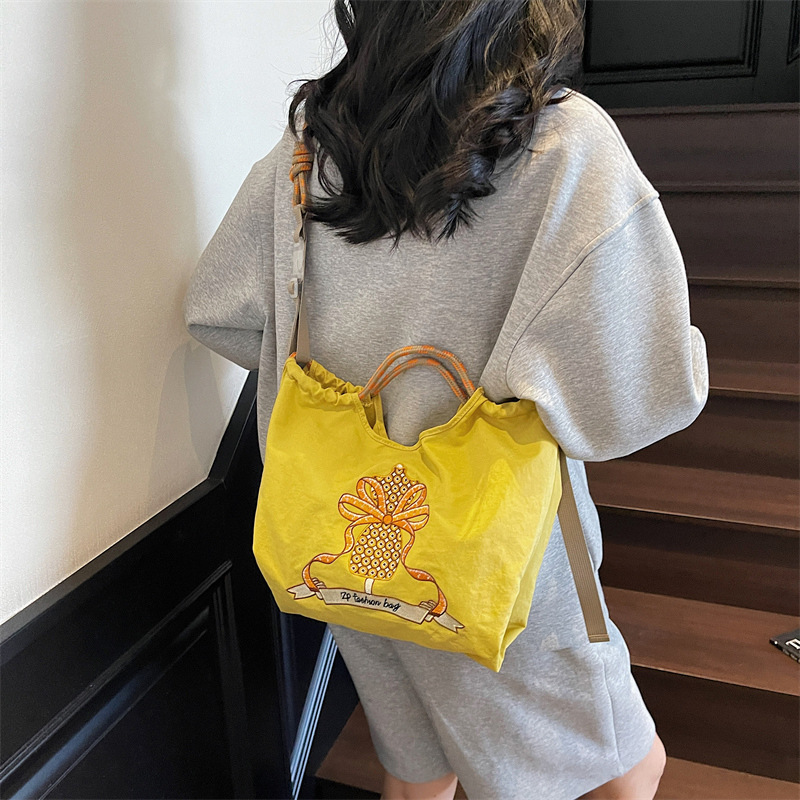 Embroidered shopping bags Nylon cloth flower portable niche fashion shopping bags