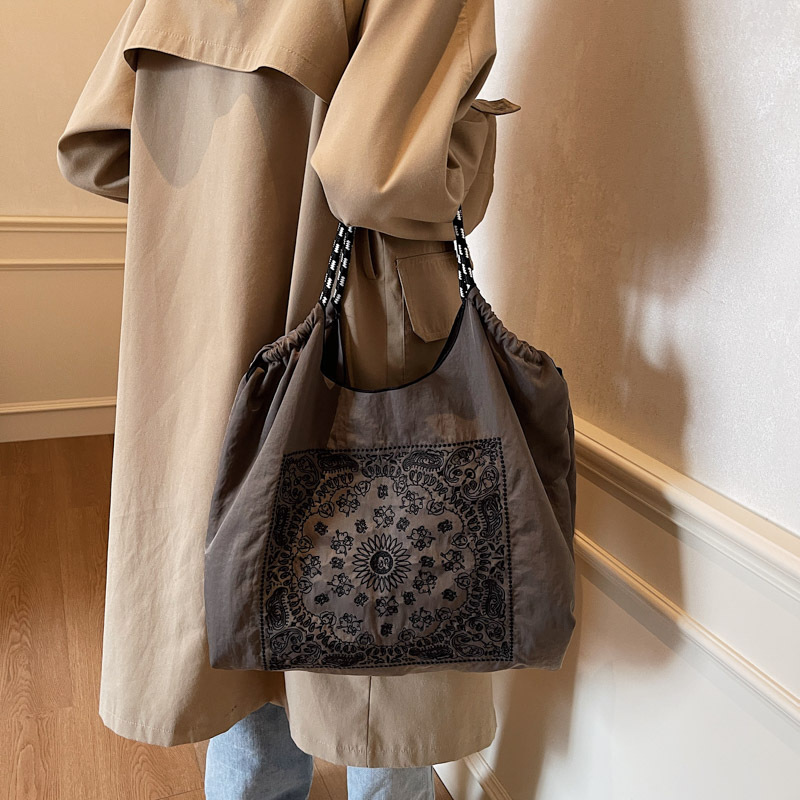 Japanese heavy industry embroidered tote bag one-shoulder handbag shoulder bag versatile commuter retro trendy bag